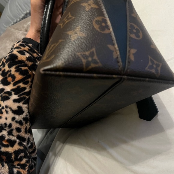 Authentic Louis Vuitton Alma bnb 🤎🖤 - Picture 14 of 14